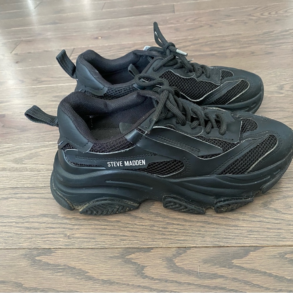 Steve Madden chunky black sneaker